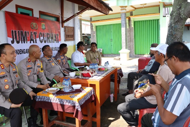 Kapolres Kepulauan Seribu AKBP Ajie Lukman Hidayat Gelar Jumat Curhat di Pulau Panggang
