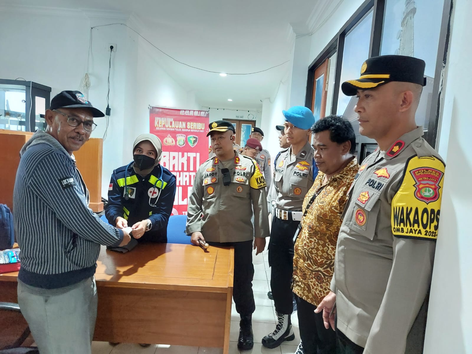 Kapolres Kepulauan Seribu AKBP Jarot Sungkowo Pastikan Rekapitulasi Suara Pemilu 2024 Berjalan Lancar dan  Kesehatan petugas Tetap Prima