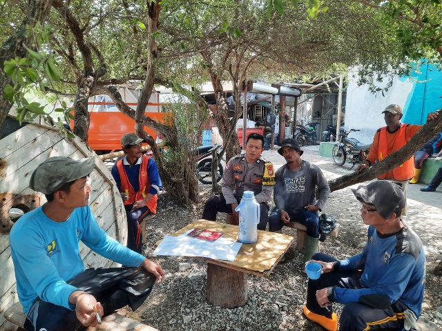 Bhabinkamtibmas Pulau Lancang, Briptu Tulus, Gencarkan Sambang ke Nelayan Lokal, Tekankan Keselamatan Berlayar