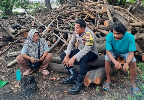 Bhabinkamtibmas Pulau Tidung Ajak Warga Jaga Kamtibmas dan Tolak Radikalisme