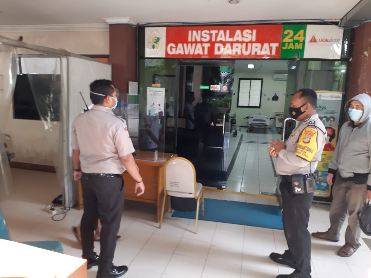 Bhabinkamtibmas Tugu Utara Amankan Penderita Gangguan Jiwa yang Mengamuk ke Rumah Sakit Jiwa