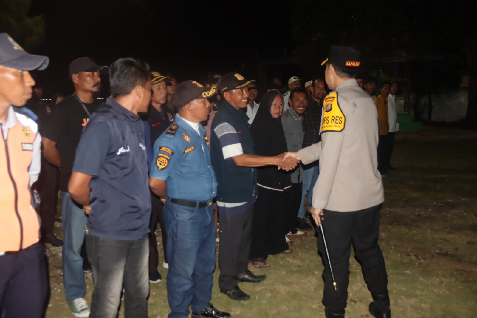 Kapolres Kepulauan Seribu Turun Langsung Ikut Siskamling Malam di Pulau Untung Jawa, Perkuat Sinergi Lewat Program Jaga Jakarta