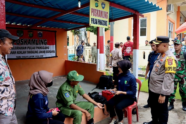 Kapolres Kepulauan Seribu dan Pejabat Utama Tinjau Pos Kamling di Pulau Panggang