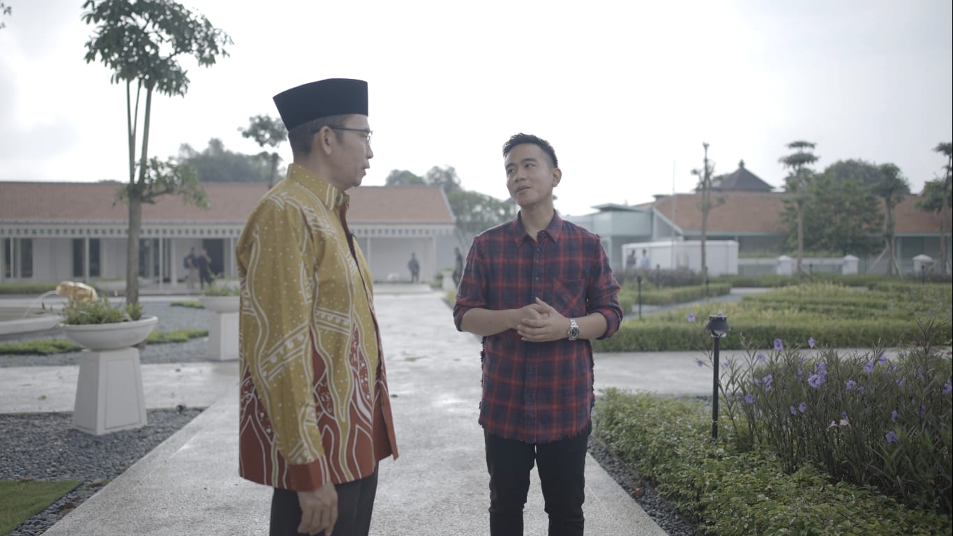 Kerennya Adab Mas Gibran dan TGB di Pura Mangkunegaran