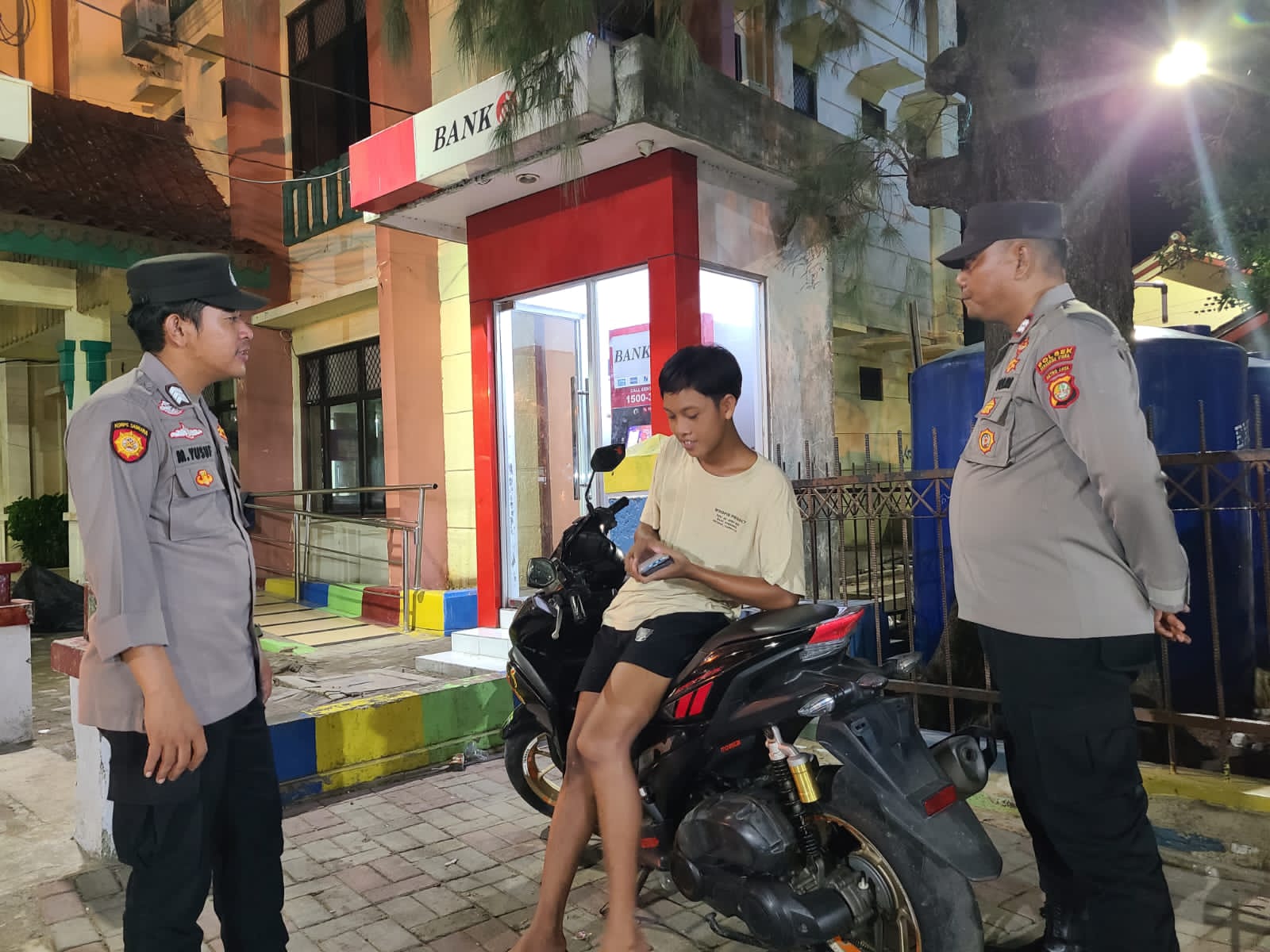 Patroli Malam Polsek Kepulauan Seribu Utara Himbau Remaja Bijak Bermedia Sosial dan Hindari Hoax