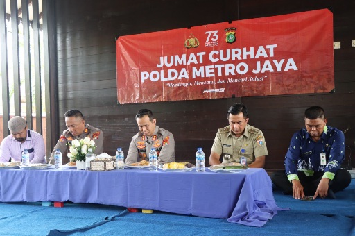 Kapolres Kep. Seribu Dengarkan Langsung Keluhan Warga Untung Jawa Lewat Jumat Curhat