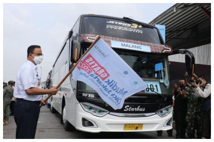 Pemudik Pakai Kaos Anies Untuk Presiden Saat Mudik Gratis, PSI Meradang