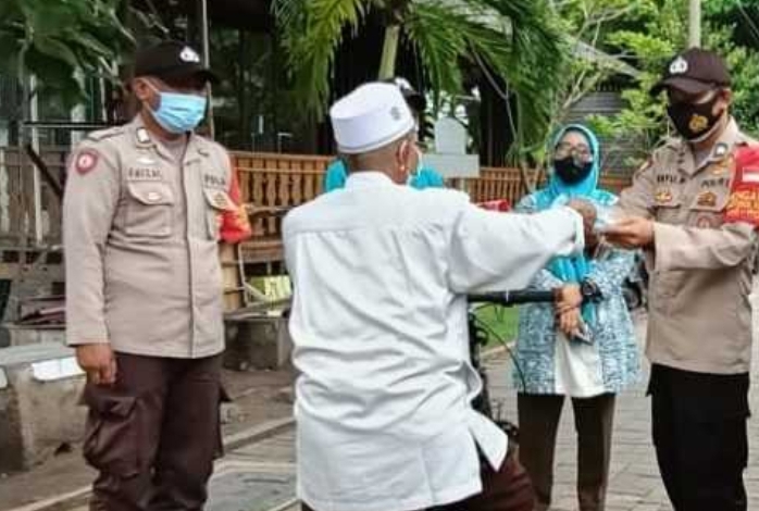 Himbau ProKes dan Bagikan 1.000 Masker, Polres Kep Seribu Terus Cegah Sebaran COVID19