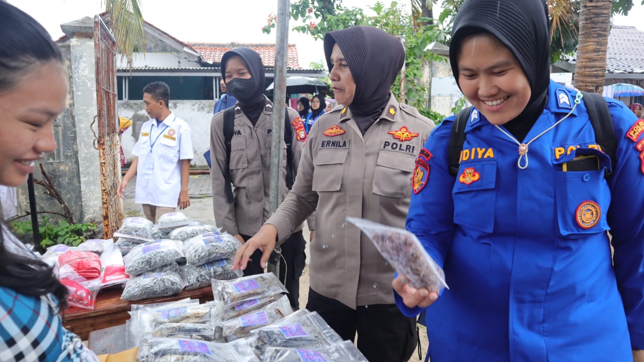Srikandi Polres Kepulauan Seribu Gelar Jumat Di Pulau Lancang