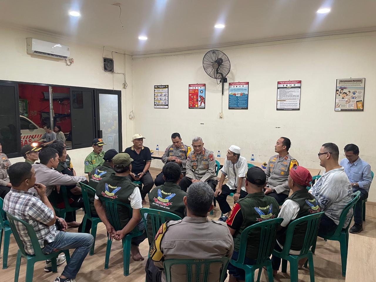 Kunjungan Pos Siskamling, Dirbinmas Polda Metro Himbau Warga Jaga Rumsong dan Tawuran