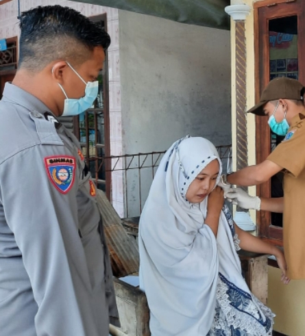 Door to Door, Polsek Kep Seribu Selatan Gelar Vaksin Booster ditempat Selama Bulan Puasa