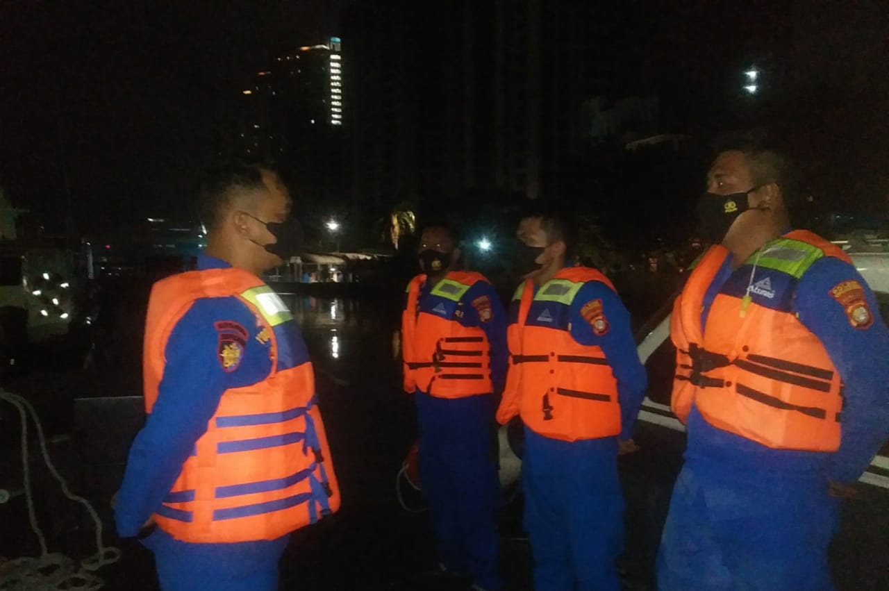 Tidak Hanya Siang Hari, Malah Hari Sat Polair Polres Kepulauan Seribu Tetap Laksanakan Patroli Perairan