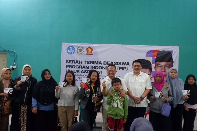 Wakil Ketua DPR RI Serahkan Bantuan PIP Tahap ke-2 Tahun 2023 untuk 1.619 Siswa di Tangerang Raya