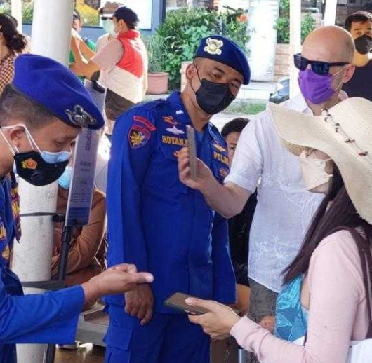Ke Pulau, 202 Penumpang Kapal Jalani Scan PeduliLindungi di Dermaga Marina Ancol