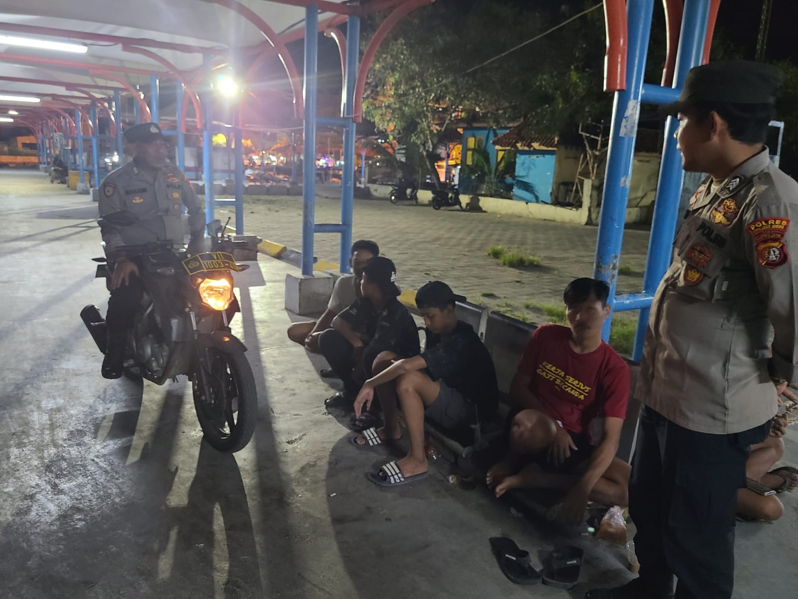 Patroli Malam Polsek Kepulauan Seribu Utara Beri Himbauan Kenakalan Remaja untuk Anak-anak Remaja
