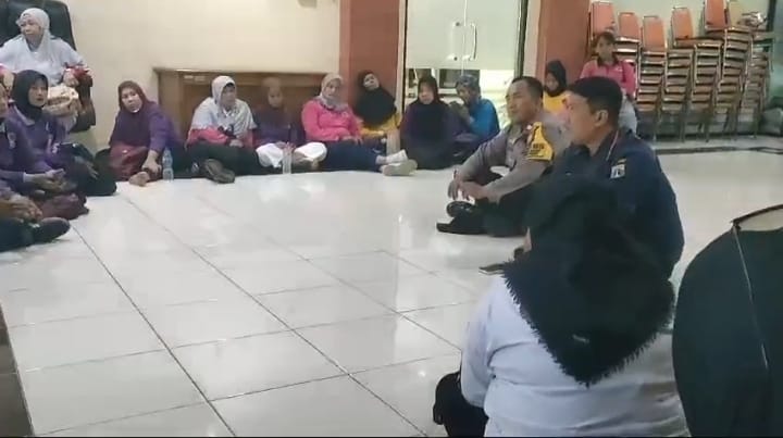 Bhabinkamtibmas Kelurahan Gondangdia Memberikan Himbauan Kepada Kader Jumantik