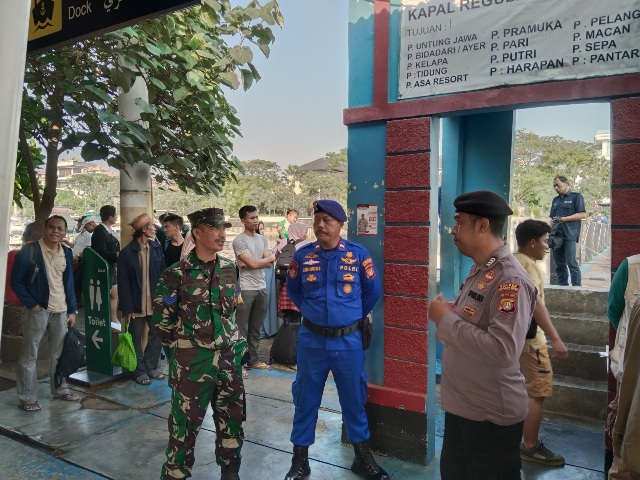 Polres Kepulauan Seribu Bersama TNI dan Instansi Terkait Amankan Keberangkatan Wisatawan di Dermaga Marina Ancol