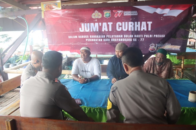 Kapolres Kepulauan Seribu Pimpin Jumat Curhat di Pulau Harapan untuk Wujudkan Keamanan dan Ketertiban Masyarakat