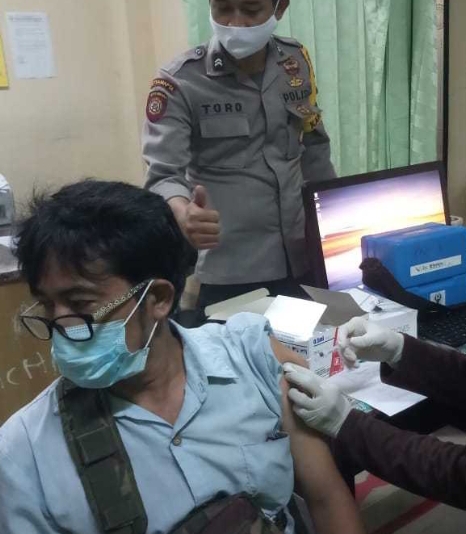 Gelar Vaksinasi Booster di 4 Pulau, Polsek Kep Seribu Utara Terus Tingkatkan Capaian Vaksin Dosis 3