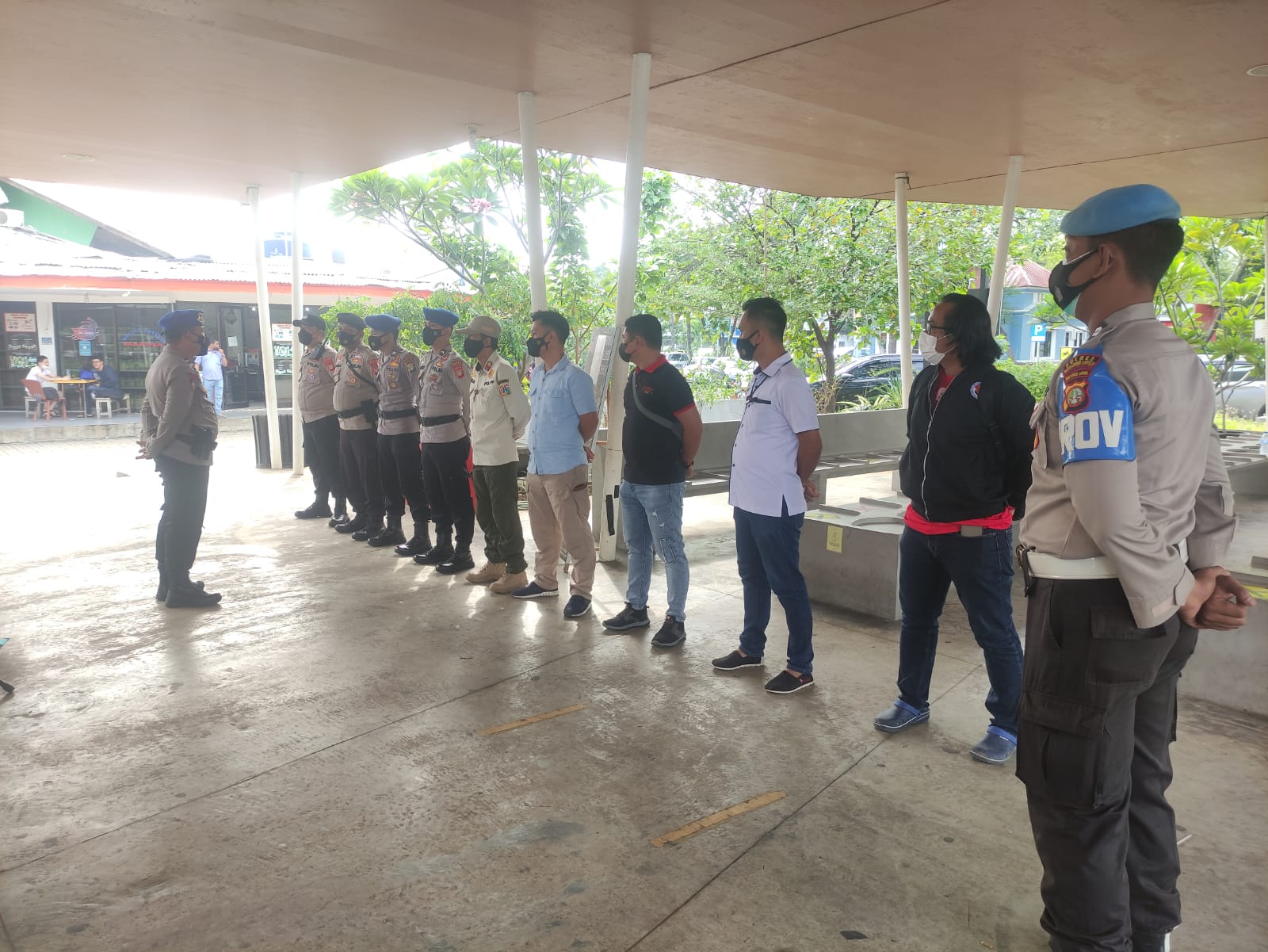 Polres Kepulauan Seribu Ketatkan Aturan ProKes dan Cek Scan Barcode Peduli Lindungi 357 Wisatawan Ke Pulau di Dermaga Marina Ancol