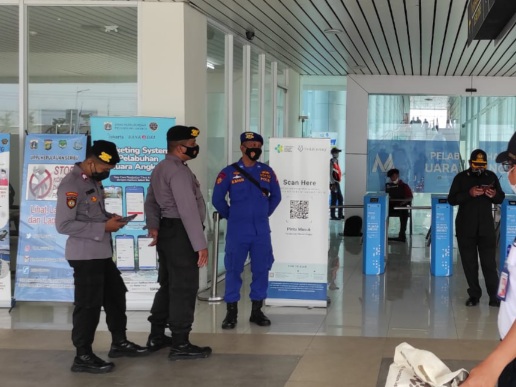 206 Penumpang Scan PeduliLindungi, Polres Kep. Seribu Gelar Pengawasan Prokes Ketat di Dermaga Kali Adem