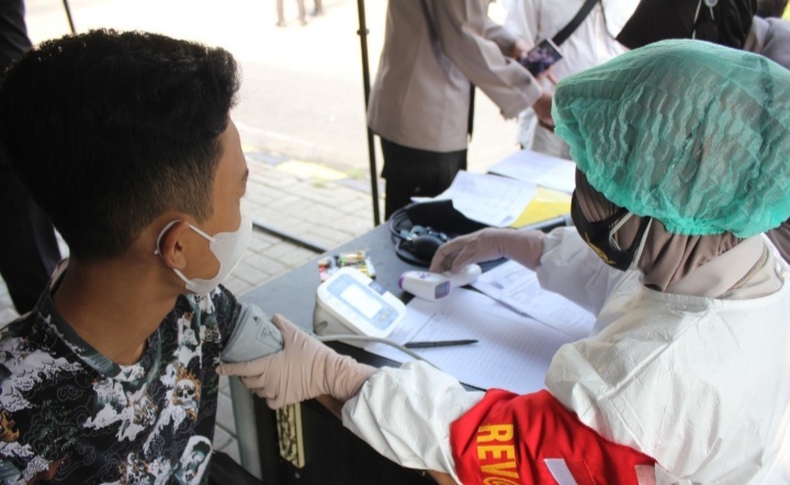 Bakti Kesehatan Bhayangkara Untuk Negeri, Gerai Vaksin Presisi Polres Kep Seribu Suntik 116 Warga