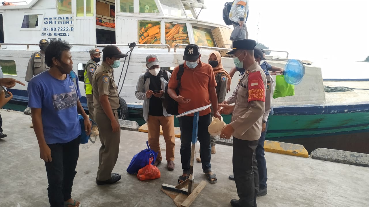 Tempatkan Personel di 3 Dermaga Kedatangan, Polsek Kep Seribu Utara Ketatkan Pengawasan ProKes