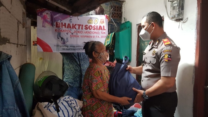 Susuri Gang Sempit, Siswa Serdik Sespimen 61 Kompol Joko Handono Beri Bantuan Sosial ke Warga Pademangan