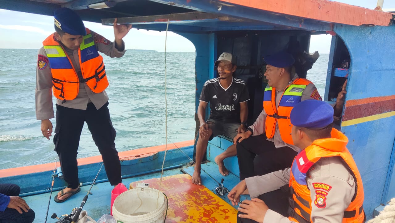 Patroli Satpolairud Polres Kepulauan Seribu Tingkatkan Keamanan Laut dan Keselamatan Nelayan