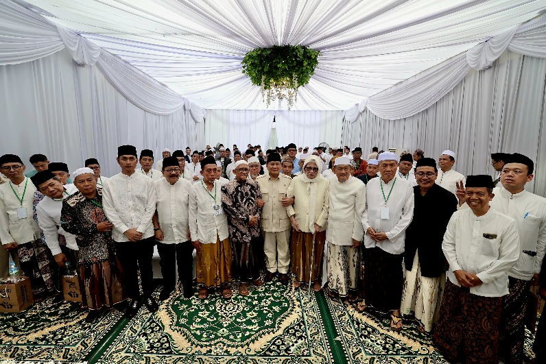 Prabowo Diterima 68 Kiai di Ponpes Langitan Tuban, Tampung Masukan