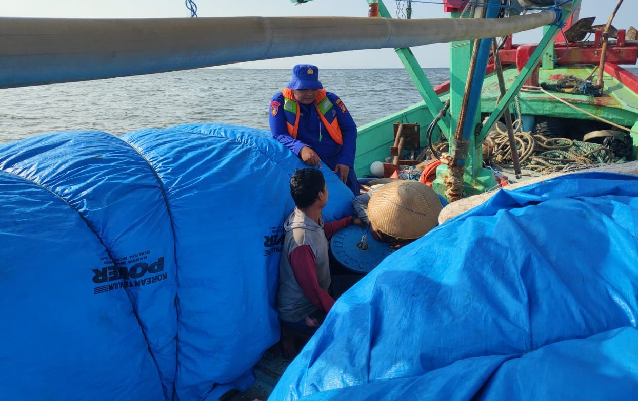 Humanis, Polres Kepulauan Seribu Berikan Himbauan Keselamatan Kepada Nelayan
