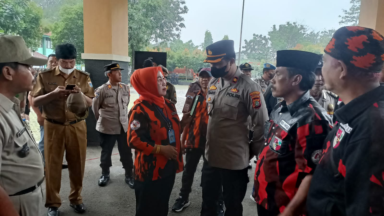 Tiga Pilar Kecamatan Cilincing Bersama Ormas Menggelar Apel Terpadu Pengamanan Malam Tahun Baru 2023