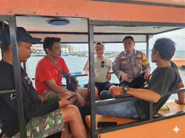 Sambang Warga Pulau Pramuka, Bhabinkamtibmas Sosialisasikan Layanan Polri 110 dan Perkuat Kamtibmas