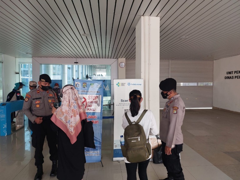 Polres Kepulauan Seribu Jaga Dermaga Kaliadem Beri Kenyamanan Penumpang