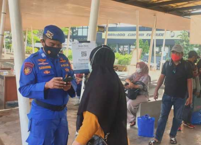 57 Penumpang Kapal ke Pulau Seribu Scan PeduliLindungi di Dermaga Keberangkatan Marina Ancol