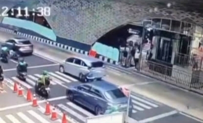 Buntut Insiden Alphard, Dishub DKI Akan Evaluasi Durasi Pelican Crossing Bundaran HI