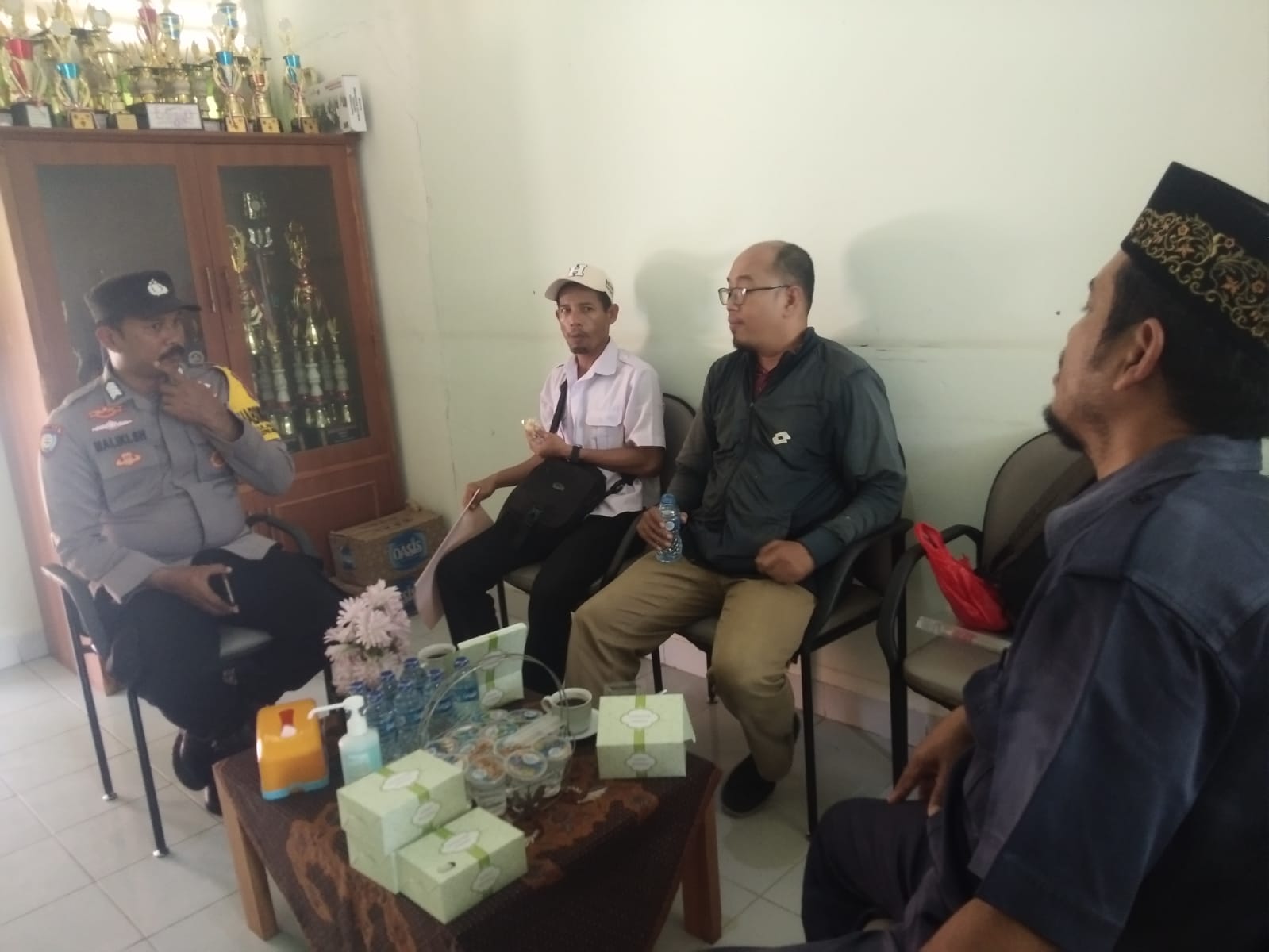 Bhabinkamtibmas Pulau Sebira Gencar Sambangi Tokoh Agama dan Masyarakat untuk Menjaga Kedamaian Pemilu