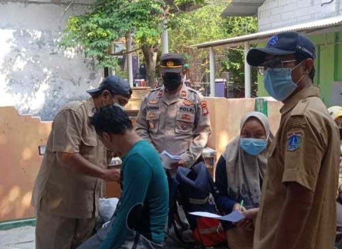 Jelang Lebaran, Polsek Kep Seribu Selatan Gencar Giatkan Vaksinasi Booster di Pulau Permukiman