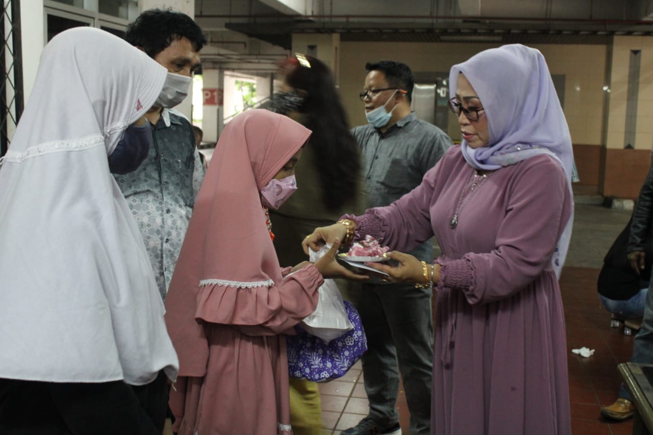 Rayakan HUT, Anggota KBBWJU Santuni Anak Yatim