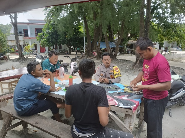 Bhabinkamtibmas Pulau Pari, Polres Kepulauan Seribu, Ajak Warga Jalin Silaturahmi dan Tangkal Radikalisme Pasca Pemilu 2024
