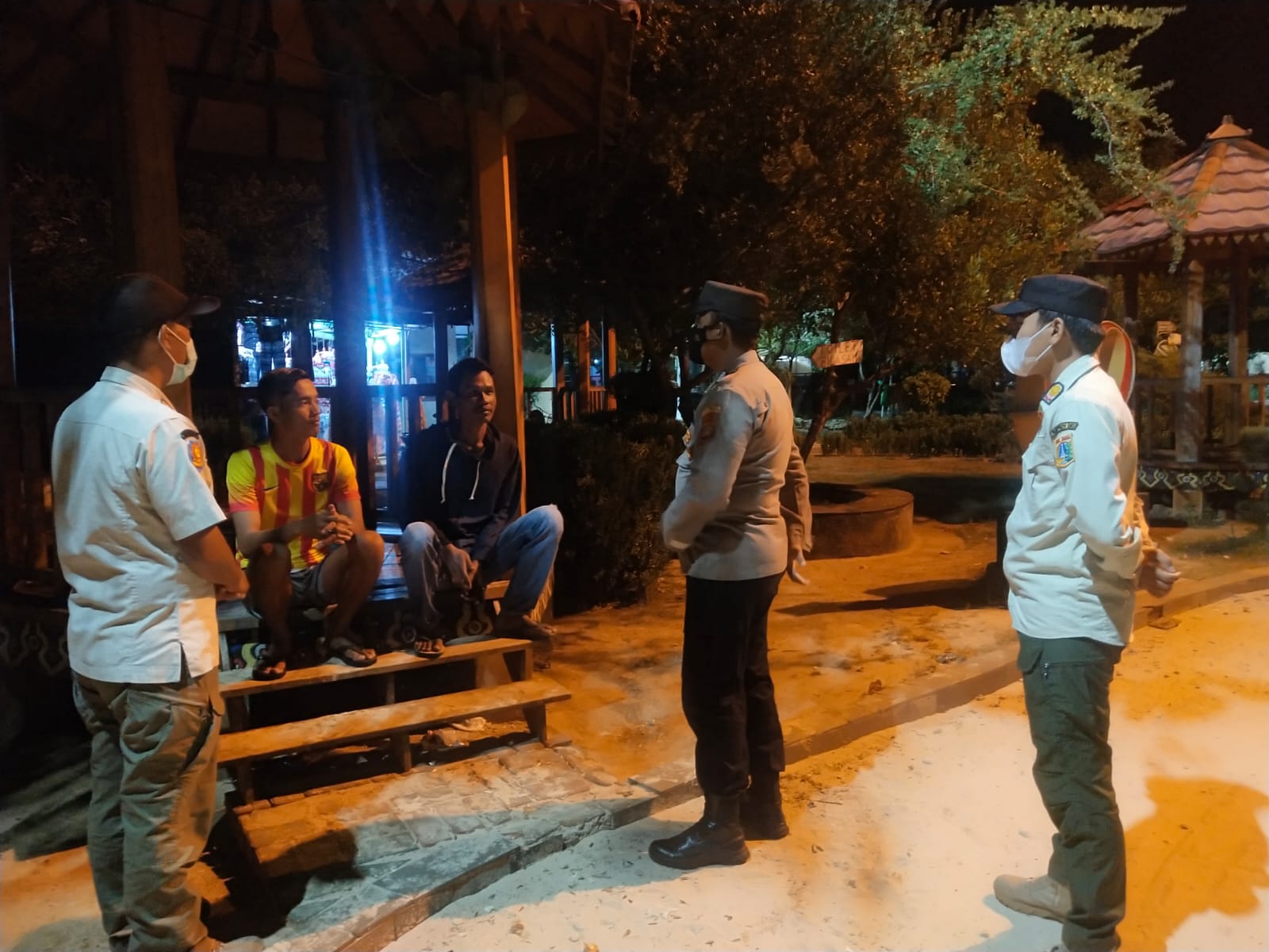 Patroli Malam, Upaya Polsek Kepulauan Seribu Selatan Jaga Situasi Tetap Kondusif