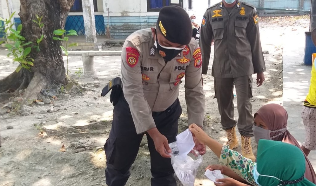 Bagikan 1.500 Masker, Polres Kep Seribu Cegah Sebaran Covid-19
