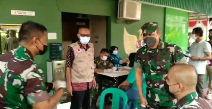 Bantu Program Vaksinasi, Dandim Jakbar Kunjungi Gerai Vaksin di Kampung Pancasila  Semanan