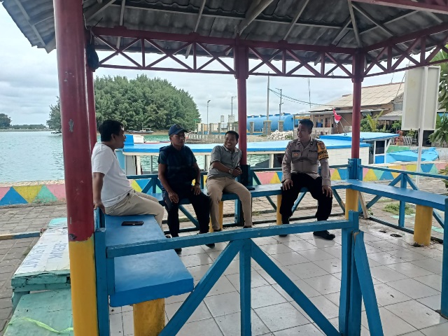 Bhabinkamtibmas Pulau Kelapa Laksanakan Sambang Pasca Pemilu 2024