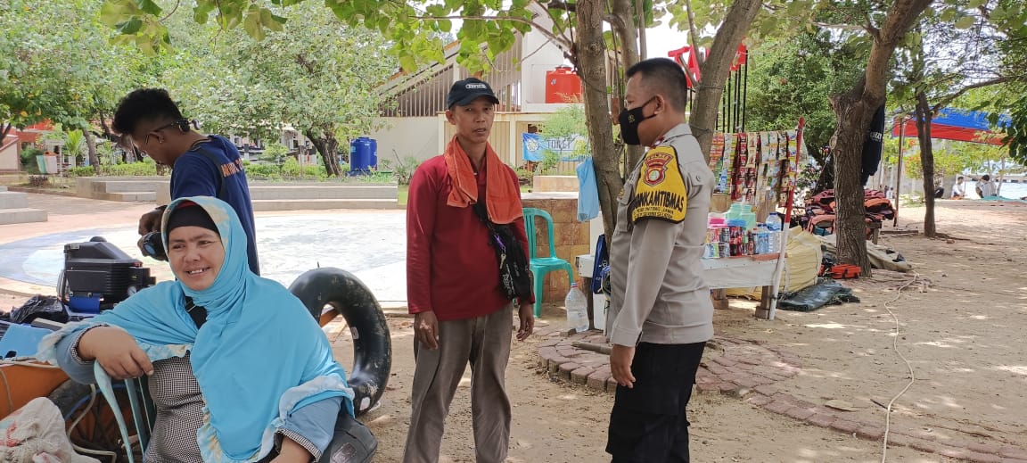 Pak Bhabin Pulau Untung Jawa Gandeng Pemilkk Homestay dalam Menjaga Kondusifitas Kamtibmas