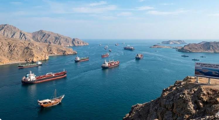 Iran Ancam Sita Kapal Melintas Selat Hormuz jika Melanggar Aturan