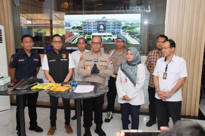 Bhabinkamtibmas Briptu Tulus Nugroho Hidayat Sambangi Warga Pulau Lancang: Ajak Jauhi Hoax dan Berpartisipasi dalam Suksesnya Pemilu 2024