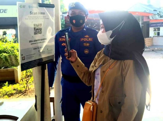 Di Dermaga Keberangkatan Marina Ancol, 80 Penumpang Kapal ke Pulau Seribu Scan PeduliLindungi dan Diwajibkan Taat ProKes