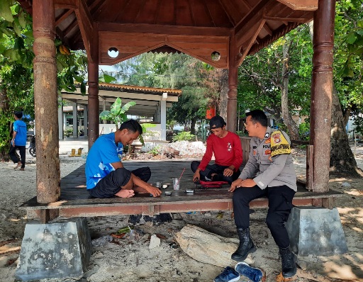 Bhabinkamtibmas Pulau Tidung, Briptu Andika Fajar, Ajak Warga Ciptakan Pemilu 2024 yang Aman dan Damai