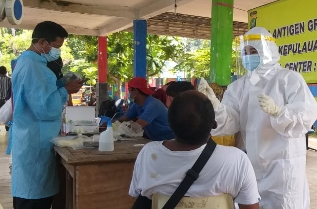 6 Warga Pulau Tidung Jalani Swab Antigen di Posko KTJ Polsek Kep Seribu Selatan